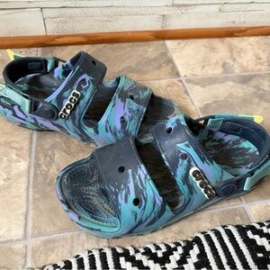 CROCS marble swirl blue black sandals all terrain men’s 5, womens 7